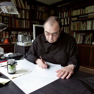 Le dessinateur Gotlib travaille à son bureau, le 4 mai 2005. [AFP - François Guillot]