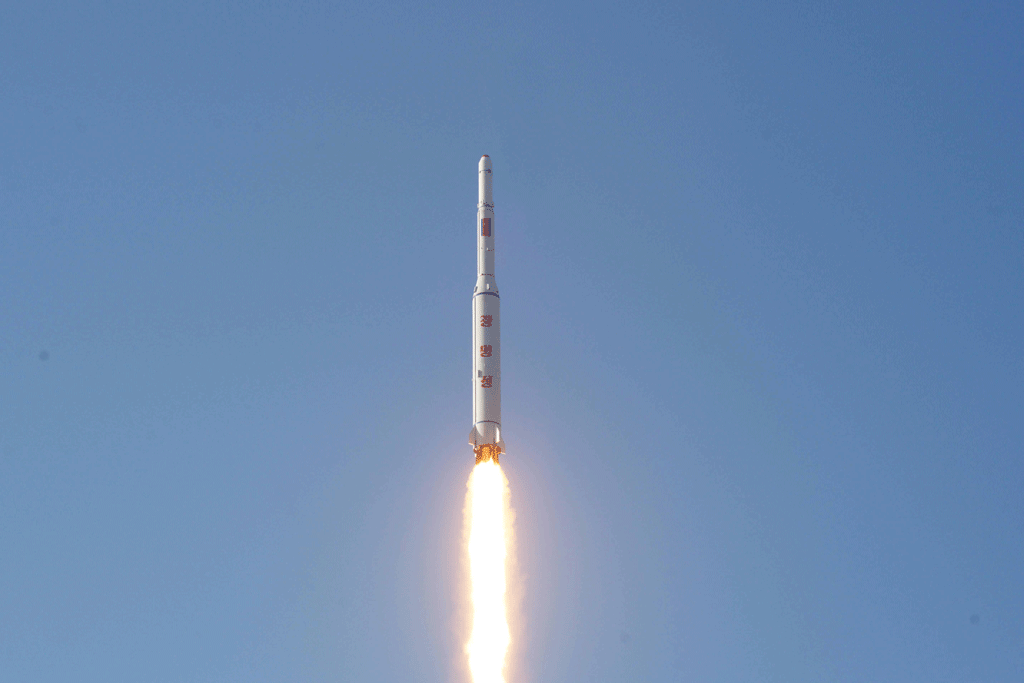 Kim Jong-un a appelé ses scientifiques à lancer d’autres fusées. [Reuters]