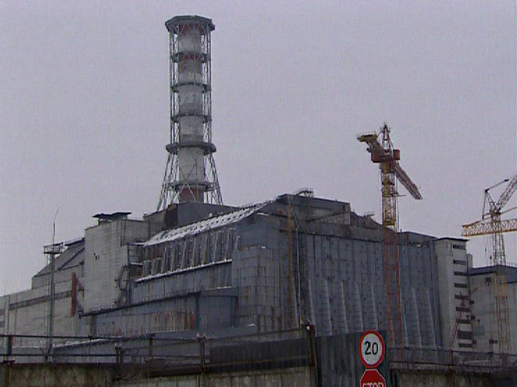 Le sarcophage de béton entourant le réacteur 4 de la centrale nucléaire de Tchernobyl. [RTS]