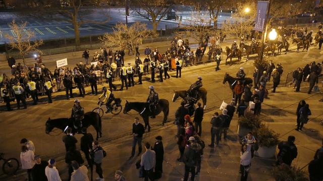 Des policiers à cheval ont été dépêché après les violences à Chicago. [AP/Keystone - Charles Rex Arbogast]