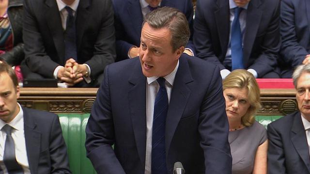 Le Premier ministre David Cameron s'adresse au leader du Labor, Jeremy Corbyn, devant le Parlement britannique, le 29 juin 2016.