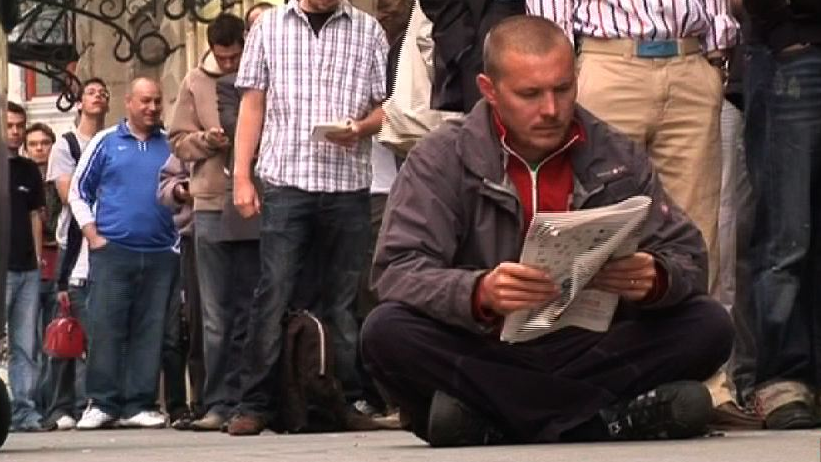 On fait la queue à Genève pour acheter le nouvel iPhone, 2008 [RTS]