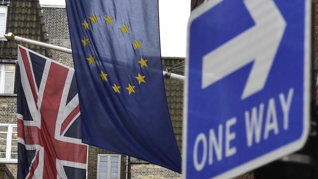 Les drapeaux du Royaume-Uni et de l'Union européenne au centre de Londres. [Reuters - Toby Melville]