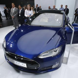 Une "Model S" de Tesla au salon de Francfort en septembre 2015. [AP/Keystone - Michael Probst]