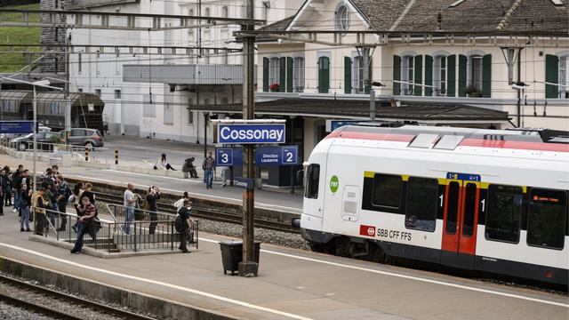 Un train RER vaudois en gare de Cossonay (image d'illustration). [Keystone - Laurent Gilliéron]