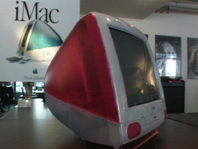 1999: commercialisation de l'ordinateur iMac. [RTS]