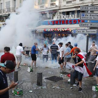 Marseille a été le théâtre de violences entre supporters anglais et russes. [AP/Keystone - Darko Bandic]
