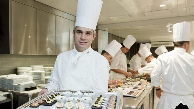 Benoît Violier dans la cuisine du restaurant de l'Hôtel de Ville de Crissier.