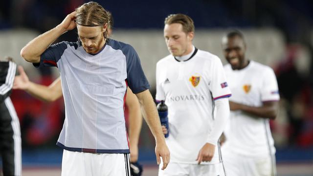 Ligue des Champions : une défaite au goût amer pour le FC Bâle et Michael Lang face au PSG. [AP Photo - Christophe Ena]