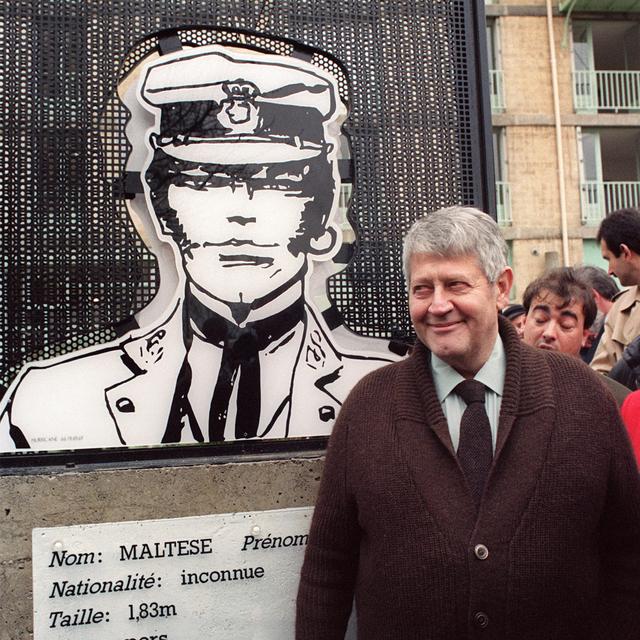 Hugo Pratt devant son personnage Corto Maltese. [AFP]