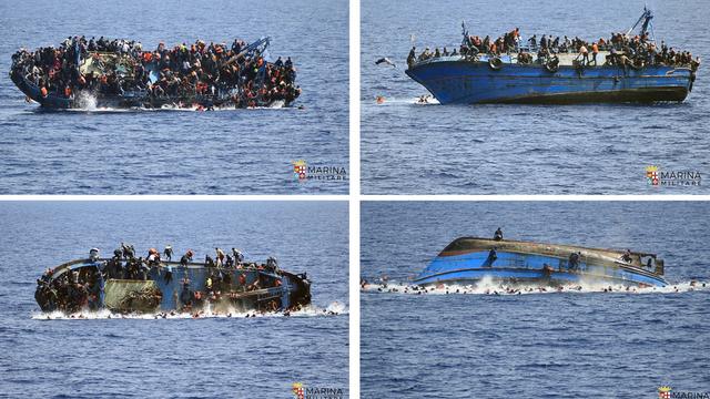 La marine italienne a publié des photos de l'embarcation en train de chavirer. [Italian navy via AP Photo]