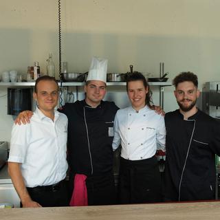L’équipe du restaurant Mein Küchenchef à Köniz (de gauche à droite): Pierre-Yves Bernasconi, Mirko Buri, Michèle Frey. [RTS - Alain Arnaud]