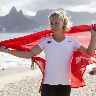 La gymnaste Giulia Steingruber a été choisie comme porte-drapeau par la délégation suisse. [Keystone - Peter Klauzner]