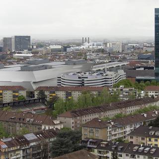 Vue sur la nouvelle tour de Roche et sur le campus Novartis, à Bâle.