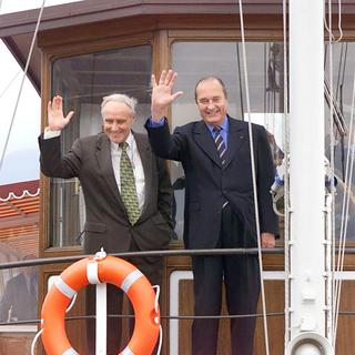 Flavio Cotti et Jacques Chirac sur le Lac Majeur, le 29 octobre 1998. [AFP - Gérard Fouet]