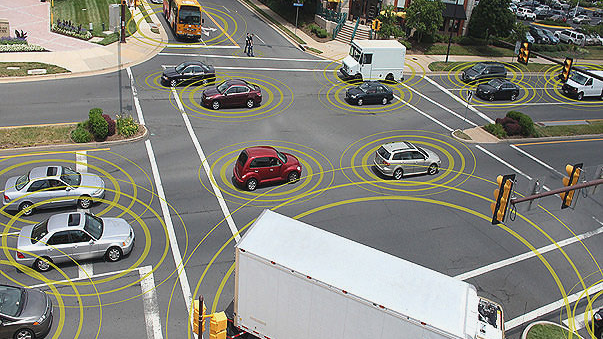 Une voiture saura par exemple quand une autre est trop proche ou arrive trop vite à une intersection. [CC-BY-SA - its.dot.gov]