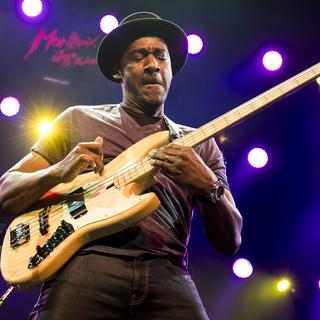Le bassiste Marcus Miller s'est produit au Stravinski le 14 juillet. [Keystone - Jean-Christophe Bott]