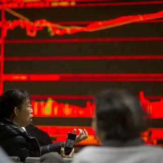 Les investisseurs sont restés rivés sur l'évolution du marché en Chine. [AP Photo/Mark Schiefelbein]