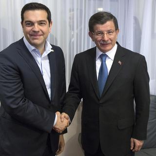 Les Premiers ministres grec Alexis Tsipras et turc Ahmet Davutoglu. [key - Yves Herman, Pool Photo via AP]