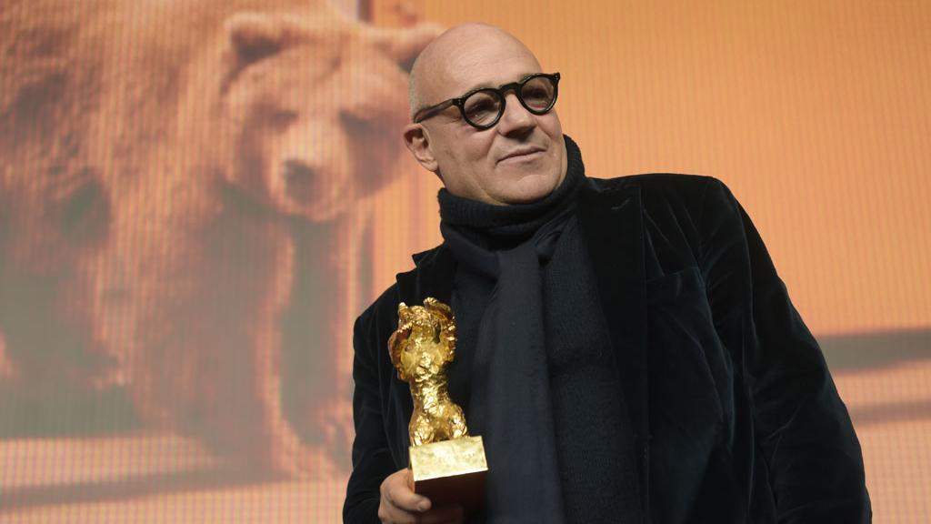 Le réalisateur Gianfranco Rosi a remporté l’Ours d’Or lors de la 66e Berlinale pour son film "Fuocoammare". [AFP - Odd Andersen]