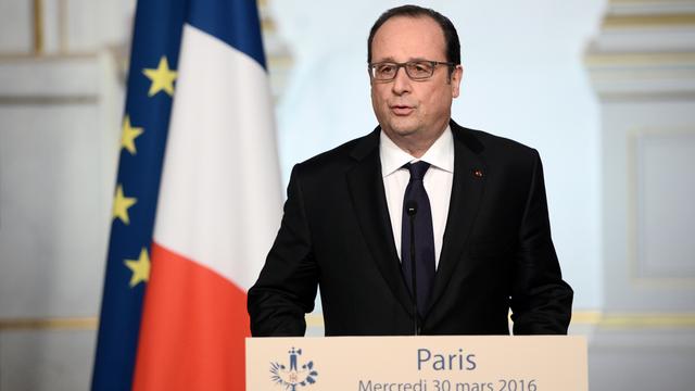 Le président français le 30 mars 2016 à la sortie du conseil des ministres. [STEPHANE DE SAKUTIN]