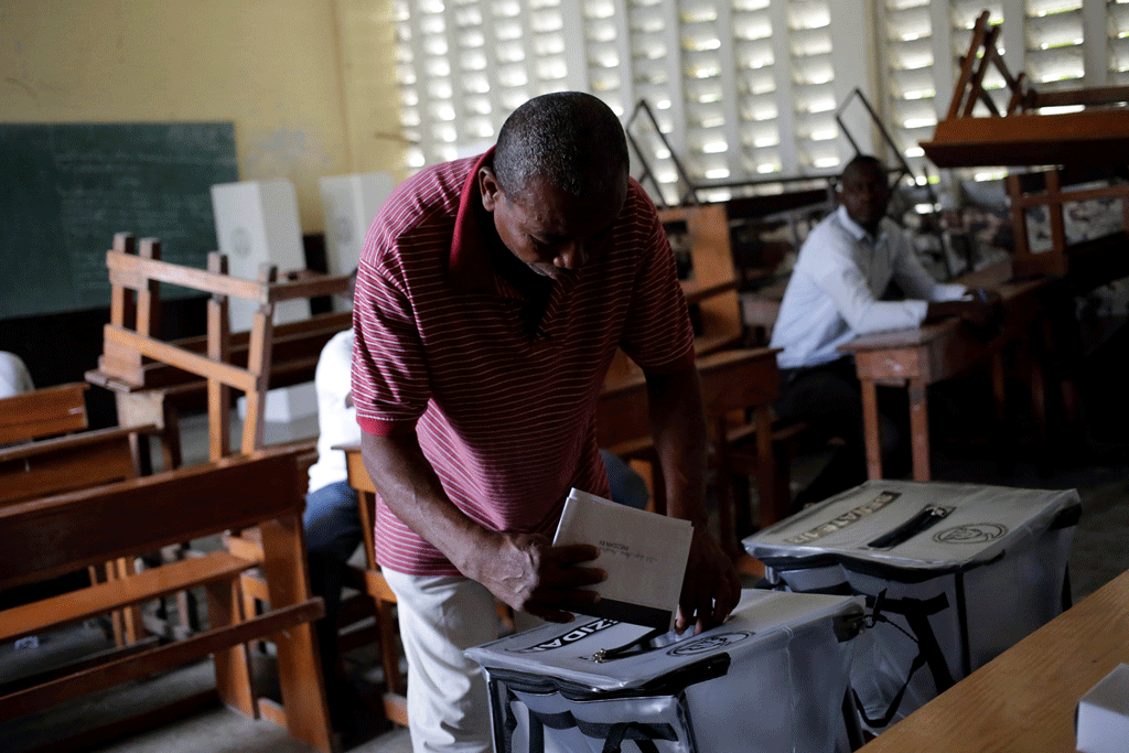 Un bureau de vote a été installé dans un Lycée à Les Cayes. [Reuters - Andres Martinez Casares]