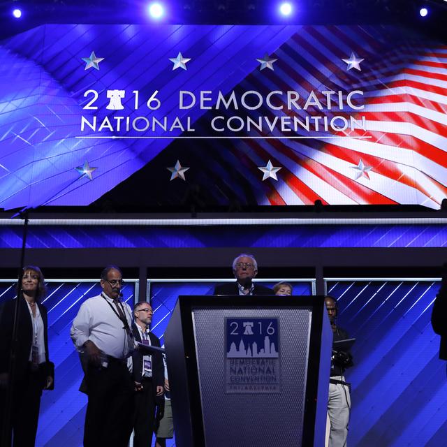 Bernie Sanders, battu lors de la primaire démocrate par Hillary Clinton, a réaffirmé que les Etats-Unis devaient élire l'ex-secrétaire d'Etat à leur tête, le 25 juillet 2016 à Philadelphie. [Reuters - Mark Kauzlarich]