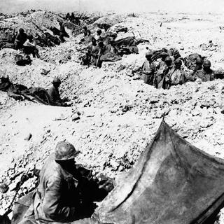 Les tranchées transformées en abris à Verdun, où la bataille dura près de 10 mois. [AP/Anonymous]