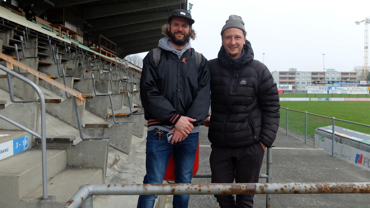 Olivier Rossel et Fabian Luterbacher dans le stade de la Gurzelen. [RTS - Alain Arnaud]
