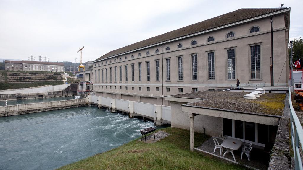 Le barrage de Chancy-Pougny sur le Rhône a été modernisé ces dernières années et produit désormais plus d'électricité. [Keystone - Salvatore Di Nolfi]