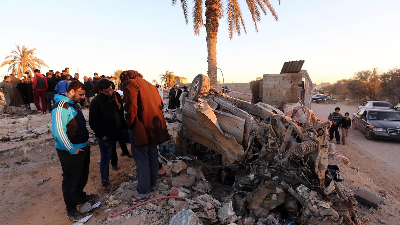 Un camp d'entraînement du groupe EI a été bombardé par des avions américains le 19 février 2016 près de Sabratha en Libye. [Hazem Turkia]
