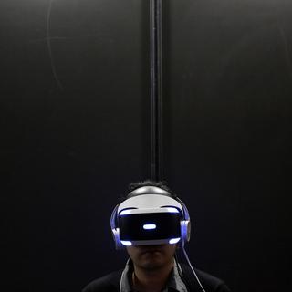 La casque de réalité virtuelle de Sony. [AP Photo/Keystone - Eugene Hoshiko]