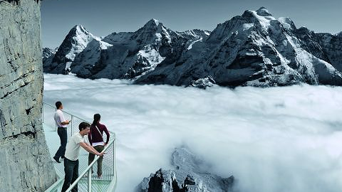 Les remontées mécaniques du Schilthorn inaugurent le sentier du grand frisson, ou "Thrill walk". [www.schilthorn.ch]