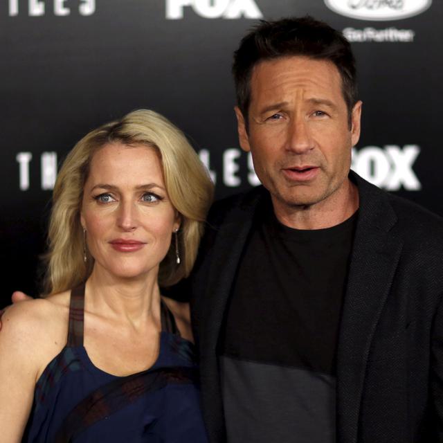 Gillian Anderson et David Duchovny retrouvent leurs personnages de Dana Scully et Fox Mulder pour la série X-files. [REuters - Mario Anzuoni]