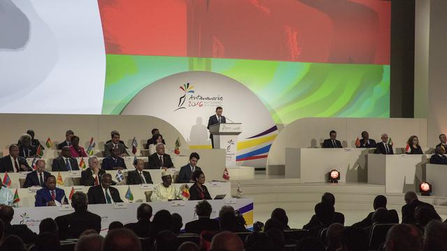 Le président malgache Hery Rajaonarimampianina (au centre) s'exprime pour l'ouverture du 16e sommet de la Francophonie à Antananarivo. [AFP Photo - Gianluigi Guerica]