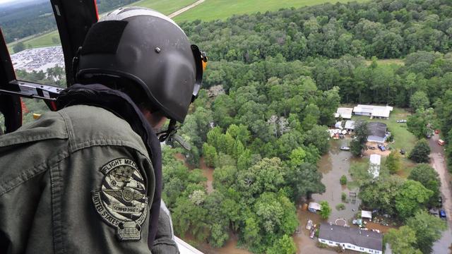 Les sauvetages se multiplient en Louisiane. [Keystone - EPA/MELISSA LEAKE/US COAST GUARD]