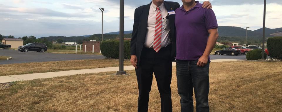 Mark Levine et Randy Smith, élu républicain au parlement de Virginie occidentale, qui travaille dans une mine de charbon. [RTS - Philippe Revaz]