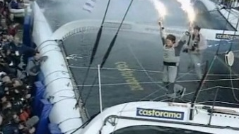 Ellen MacArthur à la fin de son tour du monde en solitaire en 2005. [RTS]