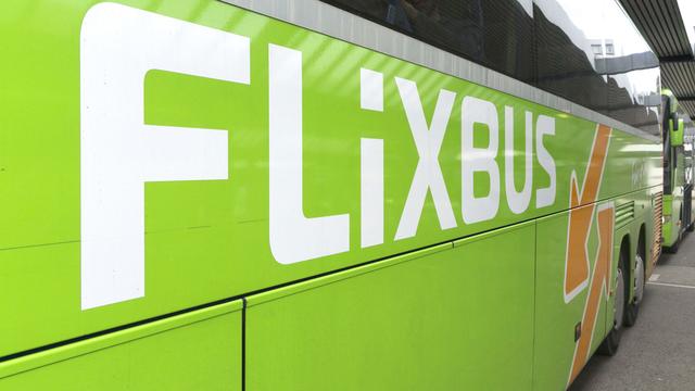 Les bus offriront-ils bientôt une alternative aux trains en Suisse? [picture alliance/DPA/AFP - Jochen Eckel]