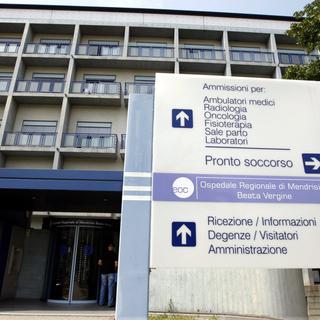 Selon l'UDC, la fonction publique, mais aussi les institutions parapubliques, telles les hôpitaux cantonaux devraient accorder la priorité à la main d’oeuvre indigène.