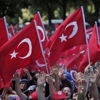 Des partisans du gouvernement turc réunis à Istanbul après le coup d'Etat raté. [Keystone - Lefteris Pitarakis]