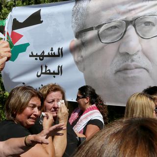 Les obsèques de Nahed Hattar se sont déroulées jeudi près d'Amman. [AP/Keystone - Raad Adayleh]