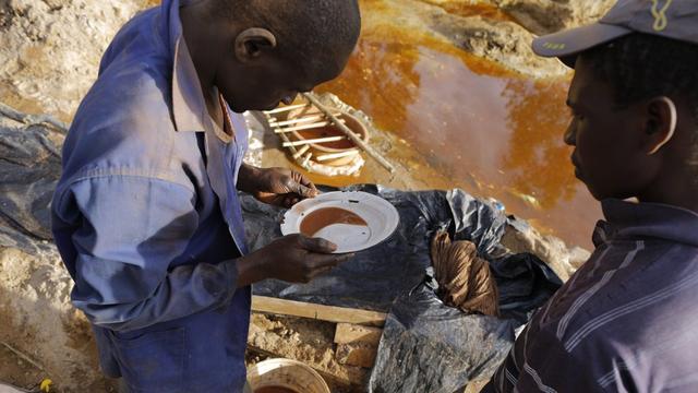 Des orpailleurs en Afrique du Sud. [EPA/Keystone - Kim Ludbrook]