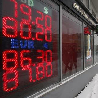 La chute du prix du pétrole affaiblit le rouble russe. [Sergei Karpukhin]