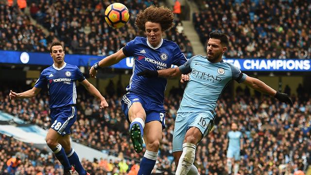 David Luiz et Sergio Aguero ne passeront pas leurs vacances ensemble. [P.Ellis]