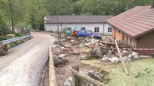 Les dégâts causés par les précipitations dans le village de La Roche (FR)