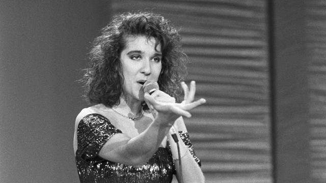 Céline Dion chante "Ne partez pas sans moi", le 7 février 1988 à Morges, lors des présélections du Grand prix eurovision de la chanson. [Keystone - Str]