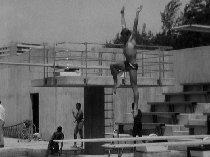 Plongeons à la piscine des Vernets en 1970. [RTS]