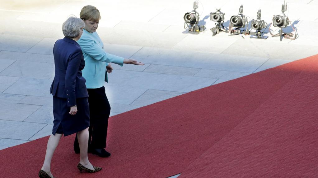 Angela Merkel s'est dite prête à attendre "une position bien définie" de la Grande-Bretagne. [P Photo/Ferdinand Ostrop]