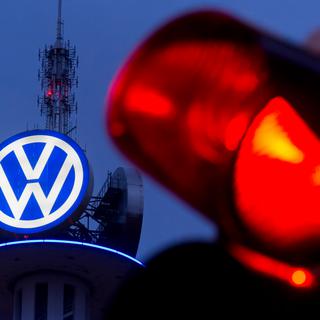 Pour laisser derrière lui le scandale des émissions, Volkswagen se réoriente et licencie massivement. [DPA/AFP - Julan Stratenschulte]